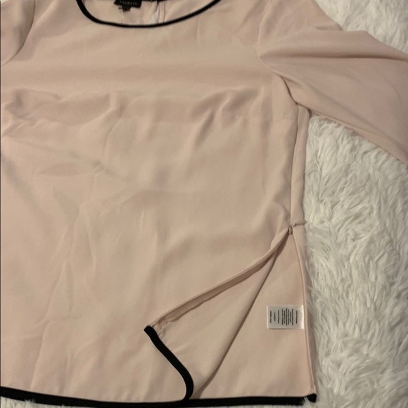 Talbots Women’s  Cream Blouse with Black Trim And Zippered On One Side. XS - Picture 7 of 7